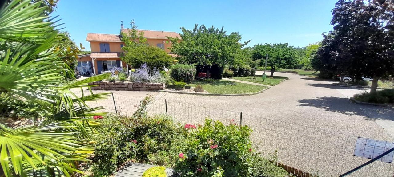 Hotel Des Vignes Julienas ภายนอก รูปภาพ